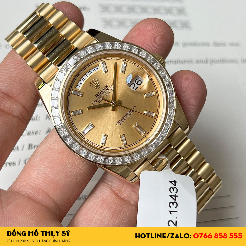 Đồng Hồ Rolex Super Fake Day-Date 228348 Mặt Số Vàng Champagne Nạm Kim Cương