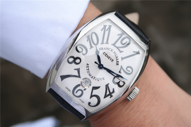 Đánh giá chi tiết đồng hồ Franck Muller Casablanca 8880 ETA 2824 Replica với vẻ đẹp hút hồn người dùng