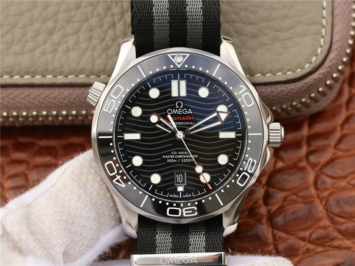 Đánh giá đồng hồ Omega Seamaster Diver 300m Co-Axial Replica