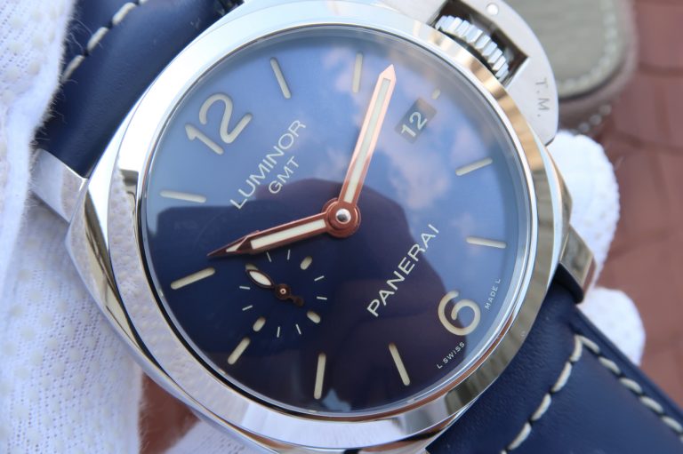 Đánh giá đồng hồ Panerai PAM 688 Luminor GMT Blue Replica – gam màu ưa chuộng nhất