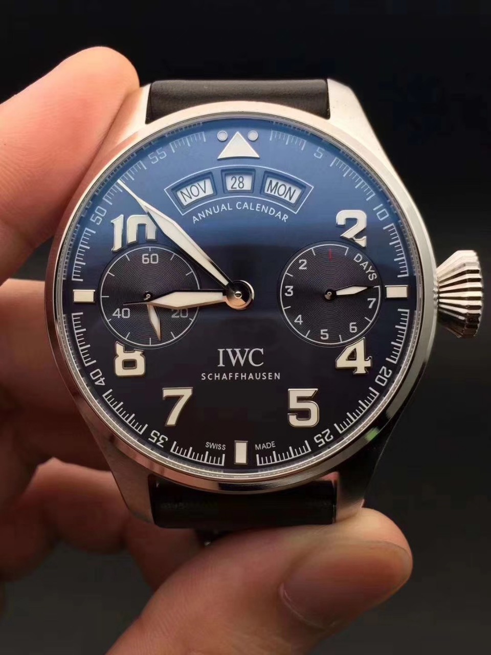Điều gì tạo nên sức hấp dẫn của đồng hồ IWC replica nam