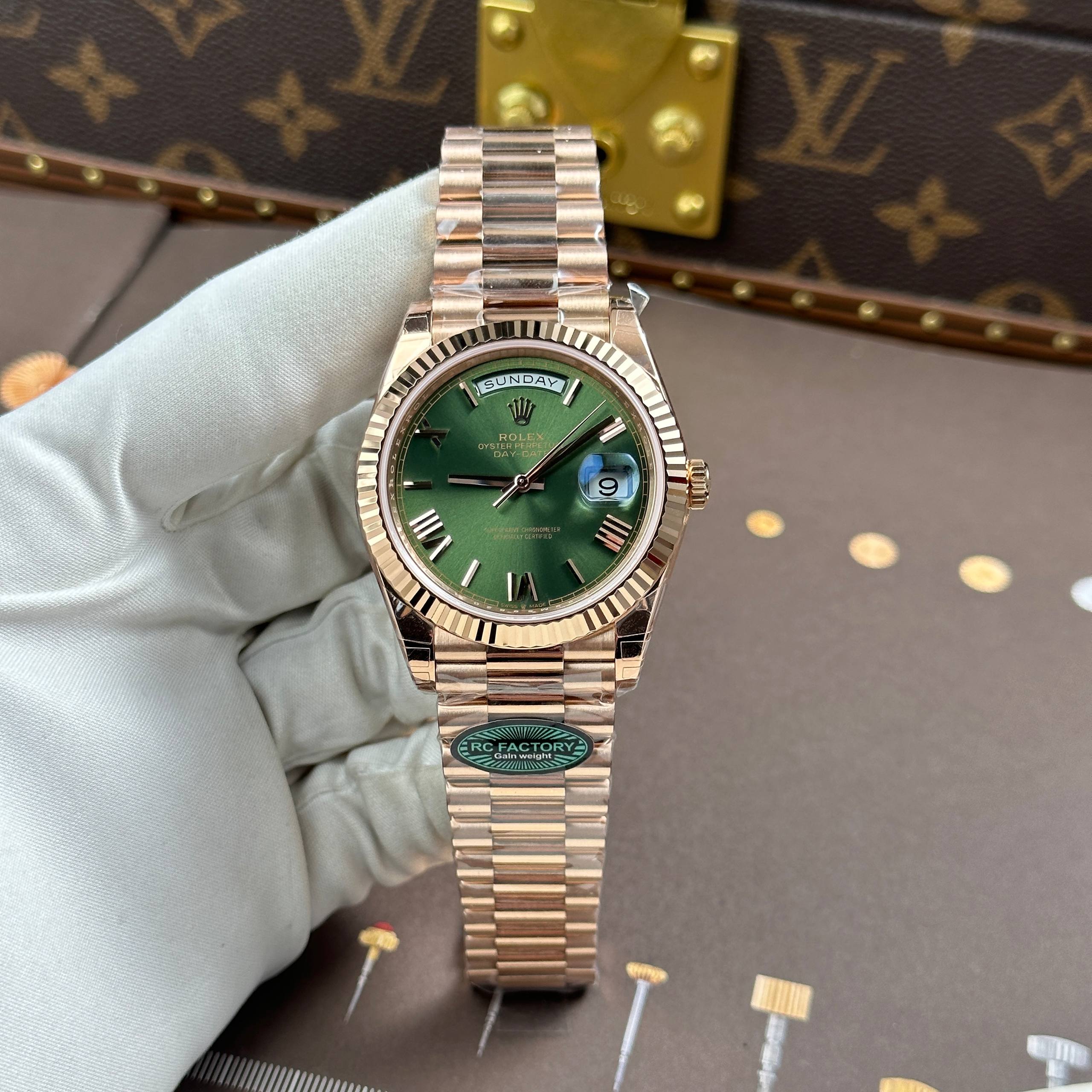 Đồng Hồ BST Rolex Day-Date 40mm phiên bản thép nặng lên tới 210 gram