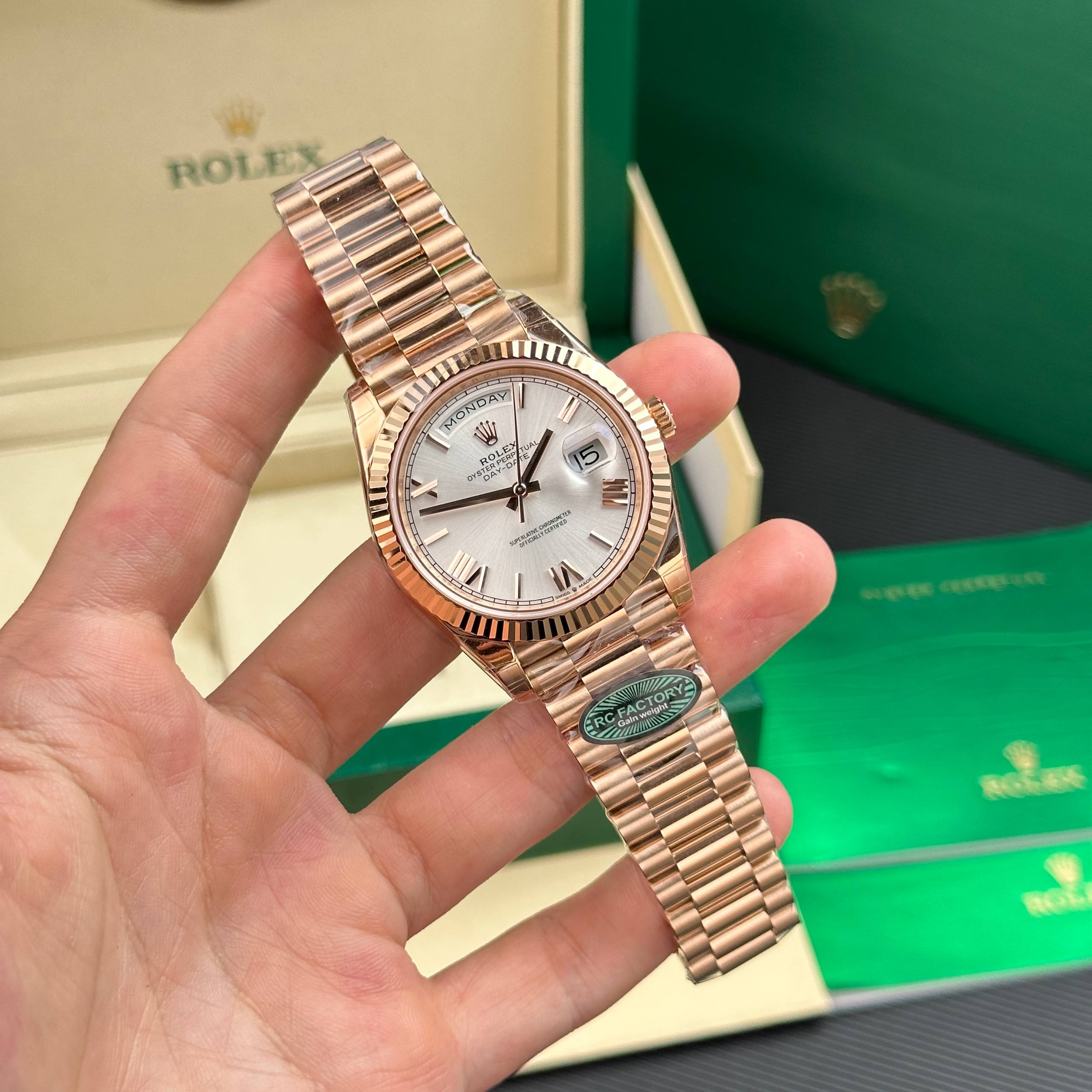 Đồng Hồ BST Rolex Day-Date 40mm phiên bản thép nặng lên tới 210 gram