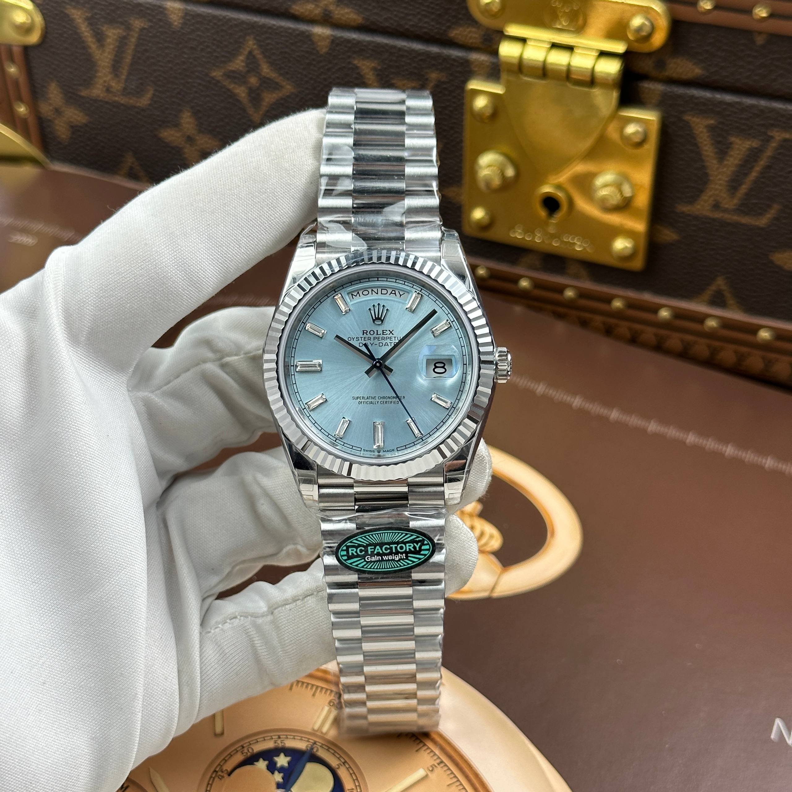 Đồng Hồ BST Rolex Day-Date 40mm phiên bản thép nặng lên tới 210 gram