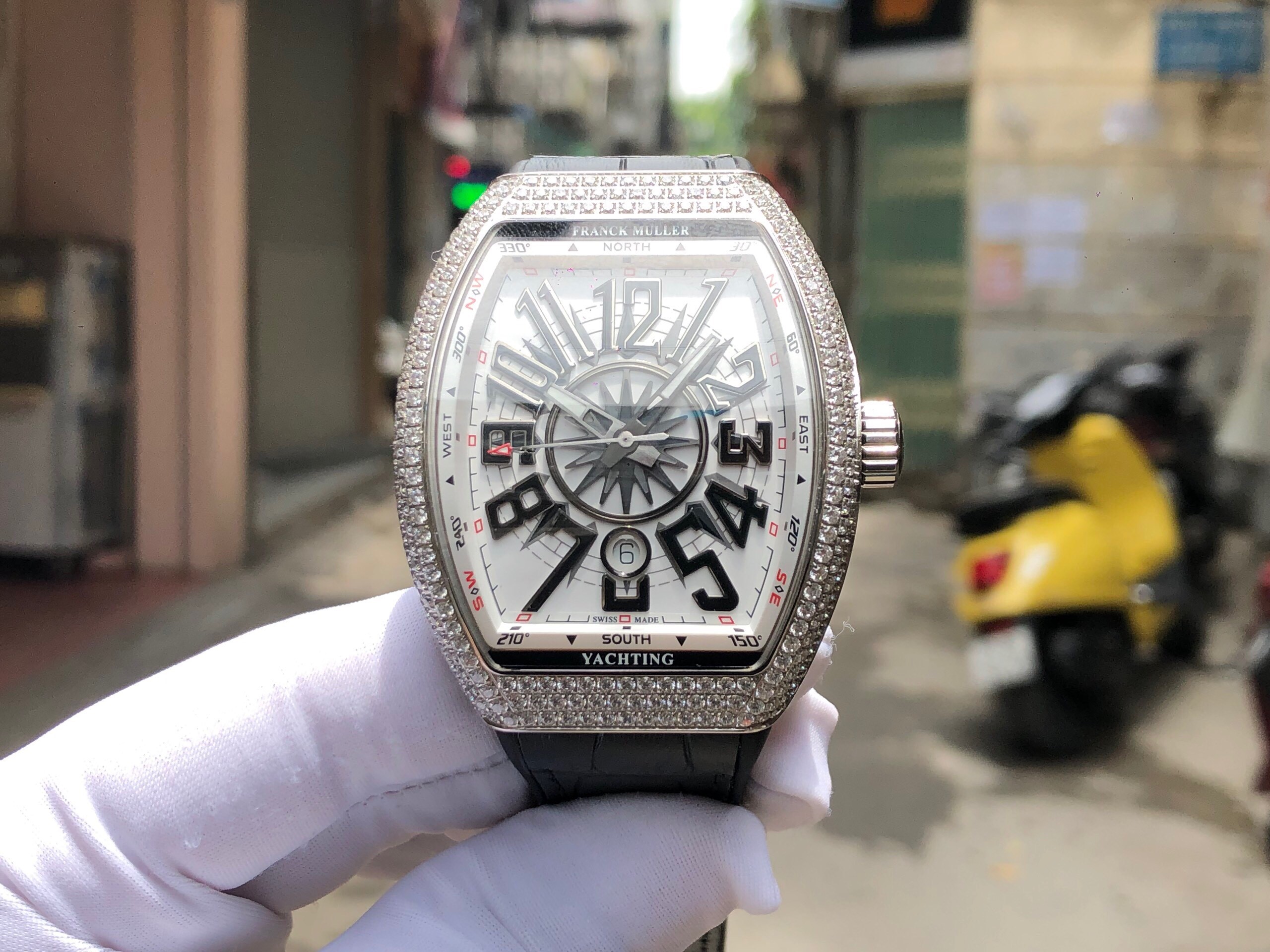 Đồng hồ Franck Muller fake – Giữ chất lượng, phá giá tiền