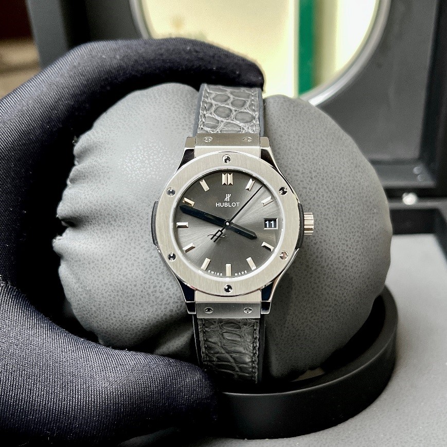 Đồng hồ Hublot Classic Fusion Mặt Số Gray màu đen kết hợp màu xám