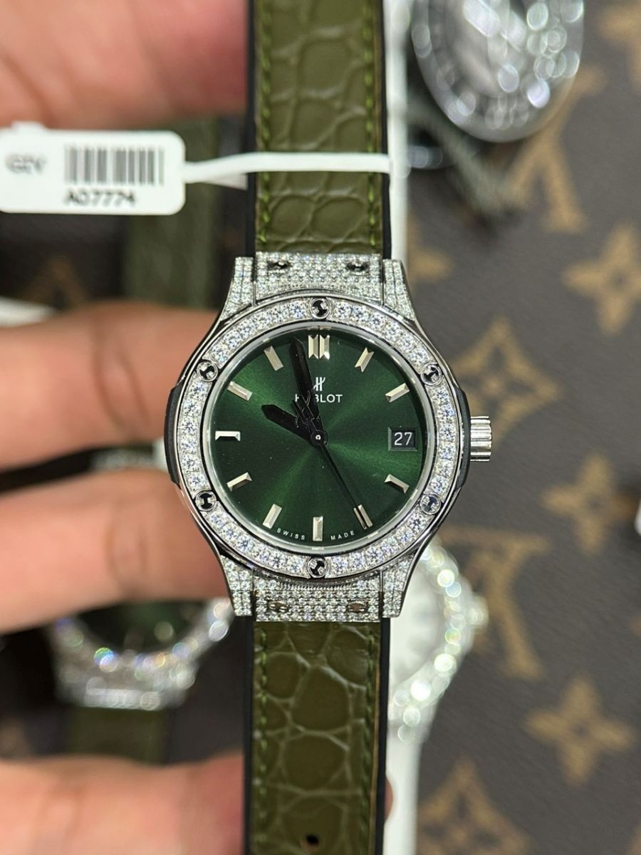 Đẹp mắt với Đồng Hồ Hublot Classic Fusion Nữ màu xanh ấn tượng