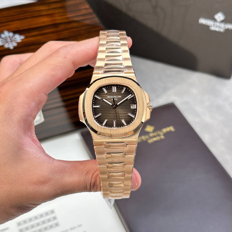 Đồng Hồ Patek Philippe Nautilus 5711 phiên bản tinh chỉnh nhà máy + bọc vàng size 40mm