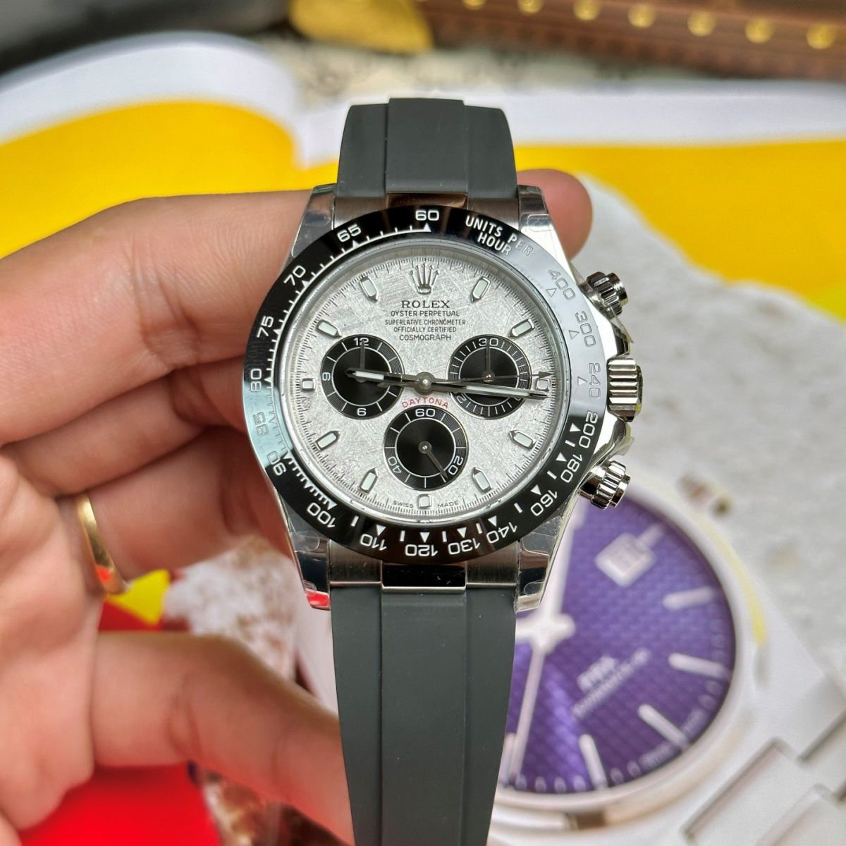 Mẫu Đồng Hồ Rolex Cosmograph Daytona 116510LN Mặt Số Thiên Thạch Siêu Cấp thiết kế ấn tượng
