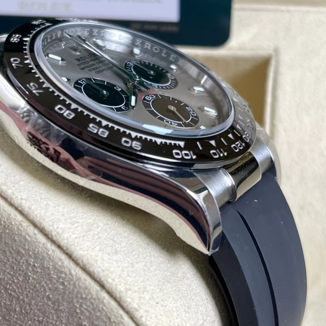 Mọi chi tiết cấu thành Đồng Hồ Rolex Replica đều hoàn chỉnh