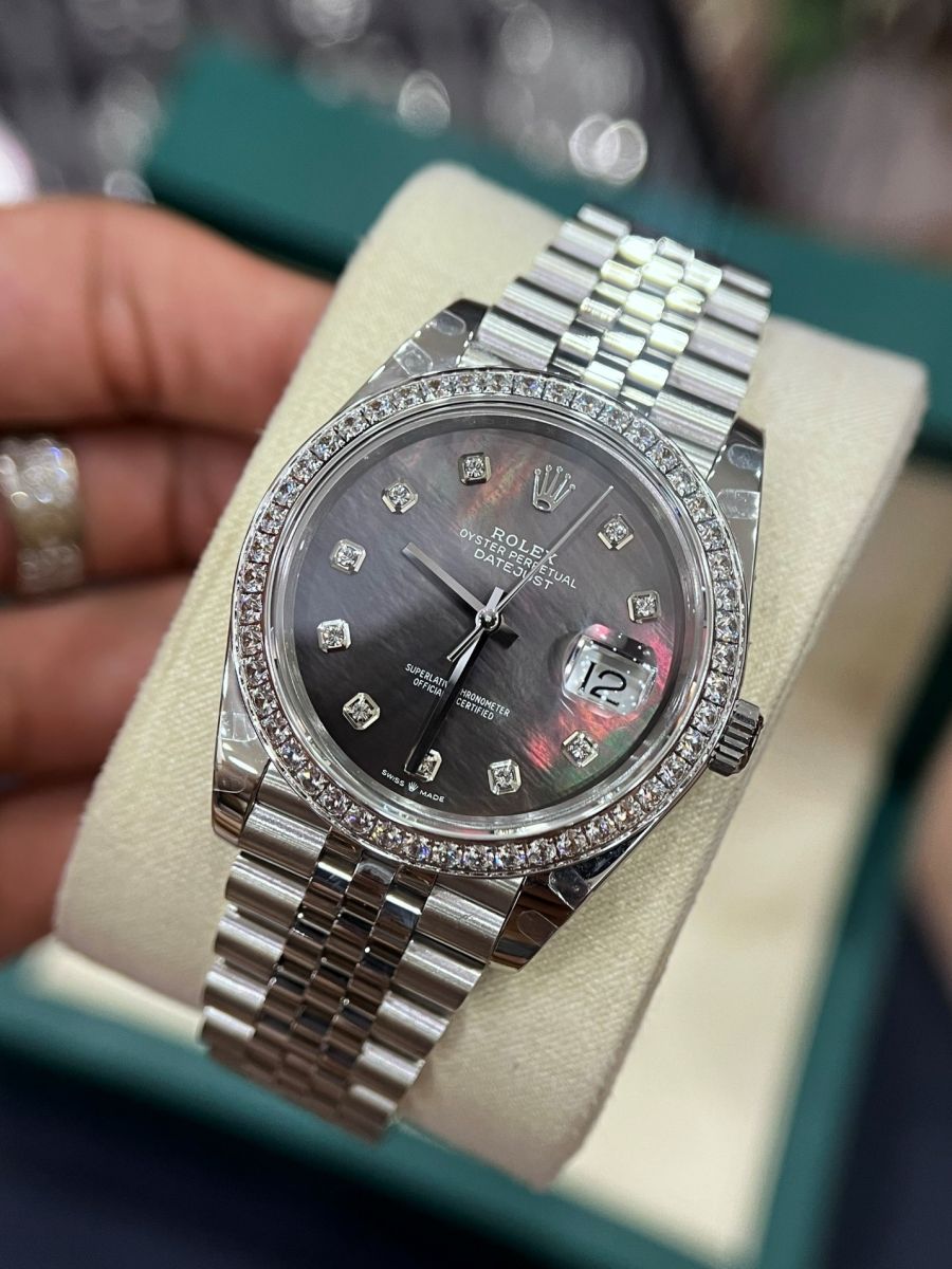 Điểm chỉ giờ Đồng Hồ Rolex Datejust 116234 Viền Kim Cương Moissanite Mặt số Xà Cừ Like Auth nổi bật