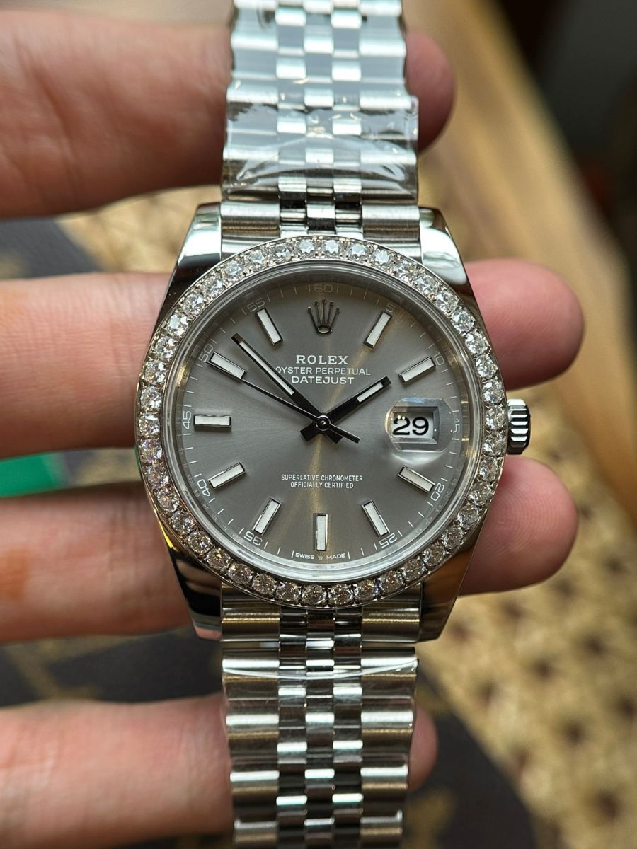 Chất liệu Đồng Hồ Rolex Datejust 126284 Mặt Số Gray Viền Đá Like Auth cao cấp