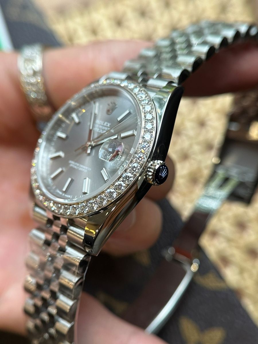 Mẫu mã Đồng Hồ Rolex Datejust 126284 Mặt Số Gray Viền Đá Like Auth đẹp