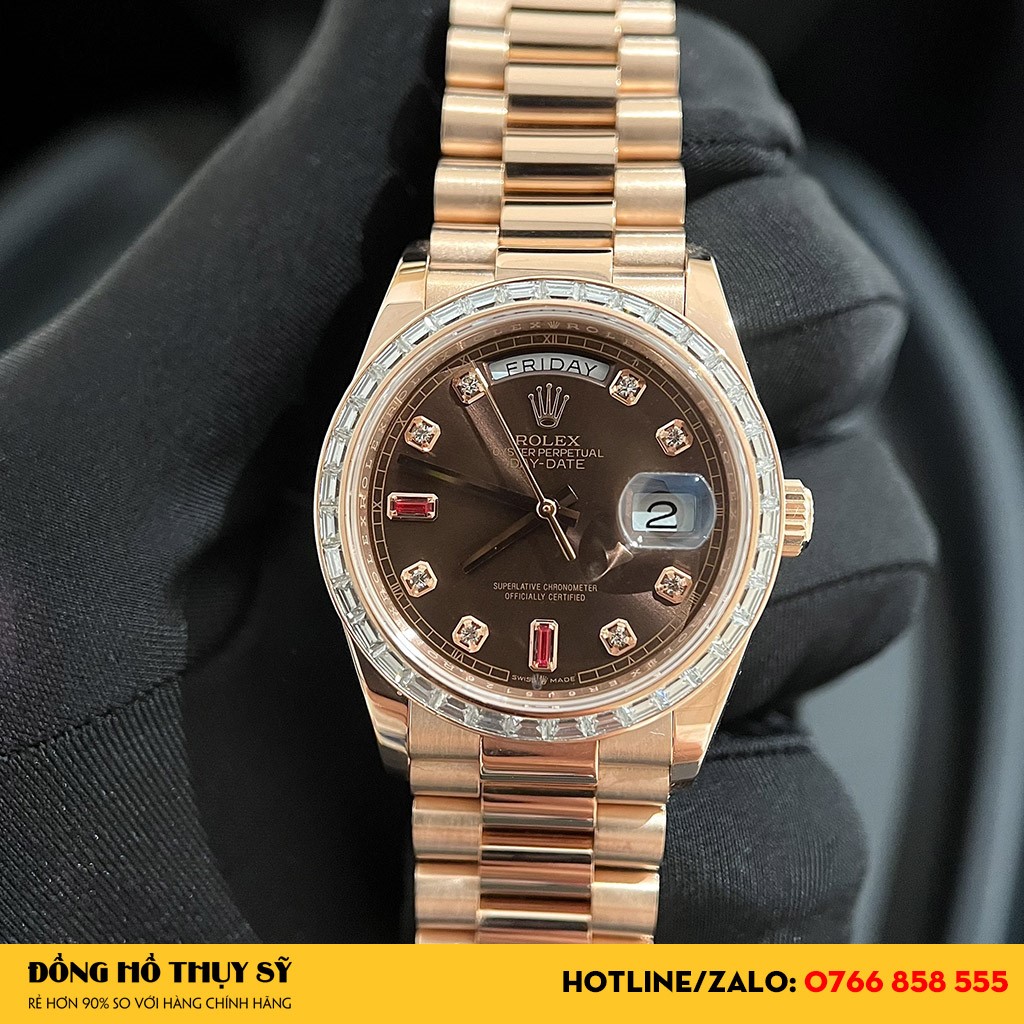Vẻ đẹp Đồng Hồ Rolex Day-Date Replica 36 118235 Mặt Số Chocolate Đá Ruby Đỏ Kim Cương Bagutte
