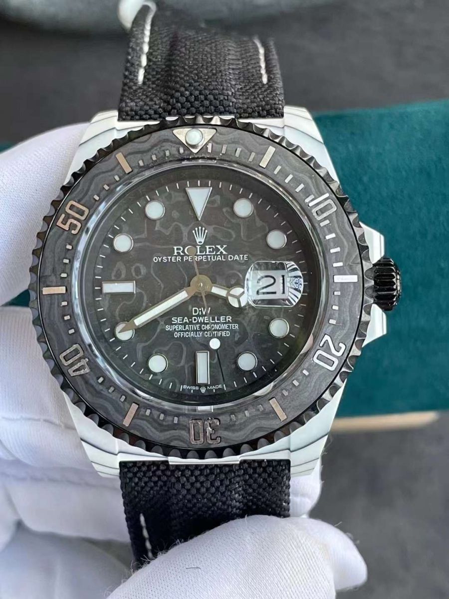 Độ hoàn thiện Đồng Hồ Rolex DIW Vỏ Carbon Like Auth cao