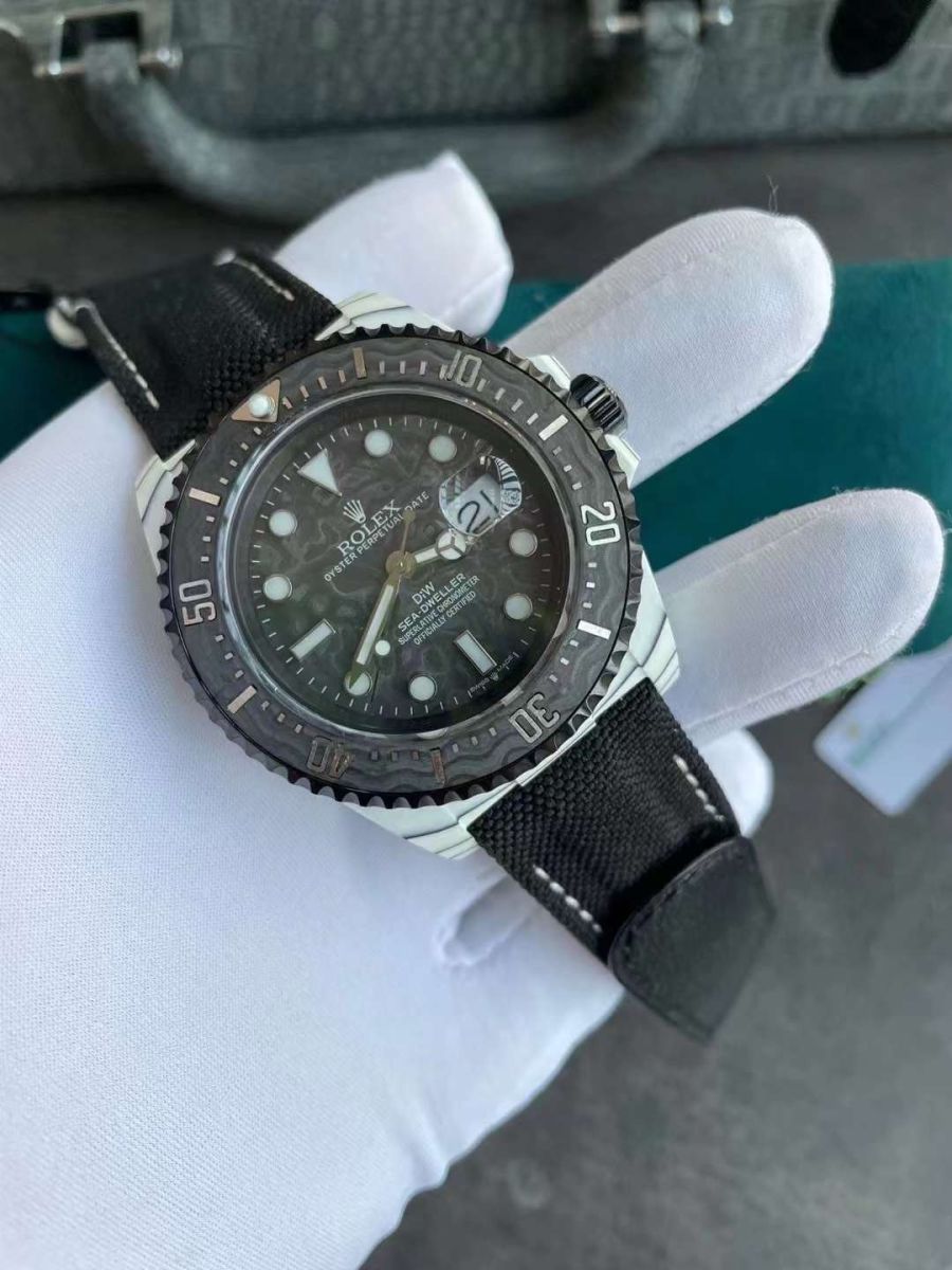 Các chi tiết cấu thành Đồng Hồ Rolex DIW Vỏ Carbon Like Auth hoàn hảo
