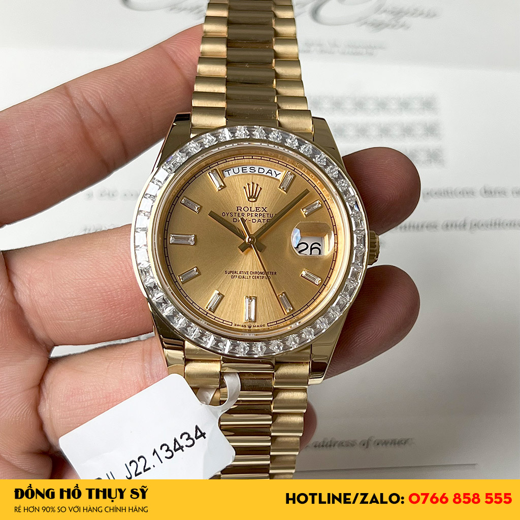 Đồng Hồ Rolex Super Fake Day-Date 228348 Mặt Số Vàng Champagne Nạm Kim Cương