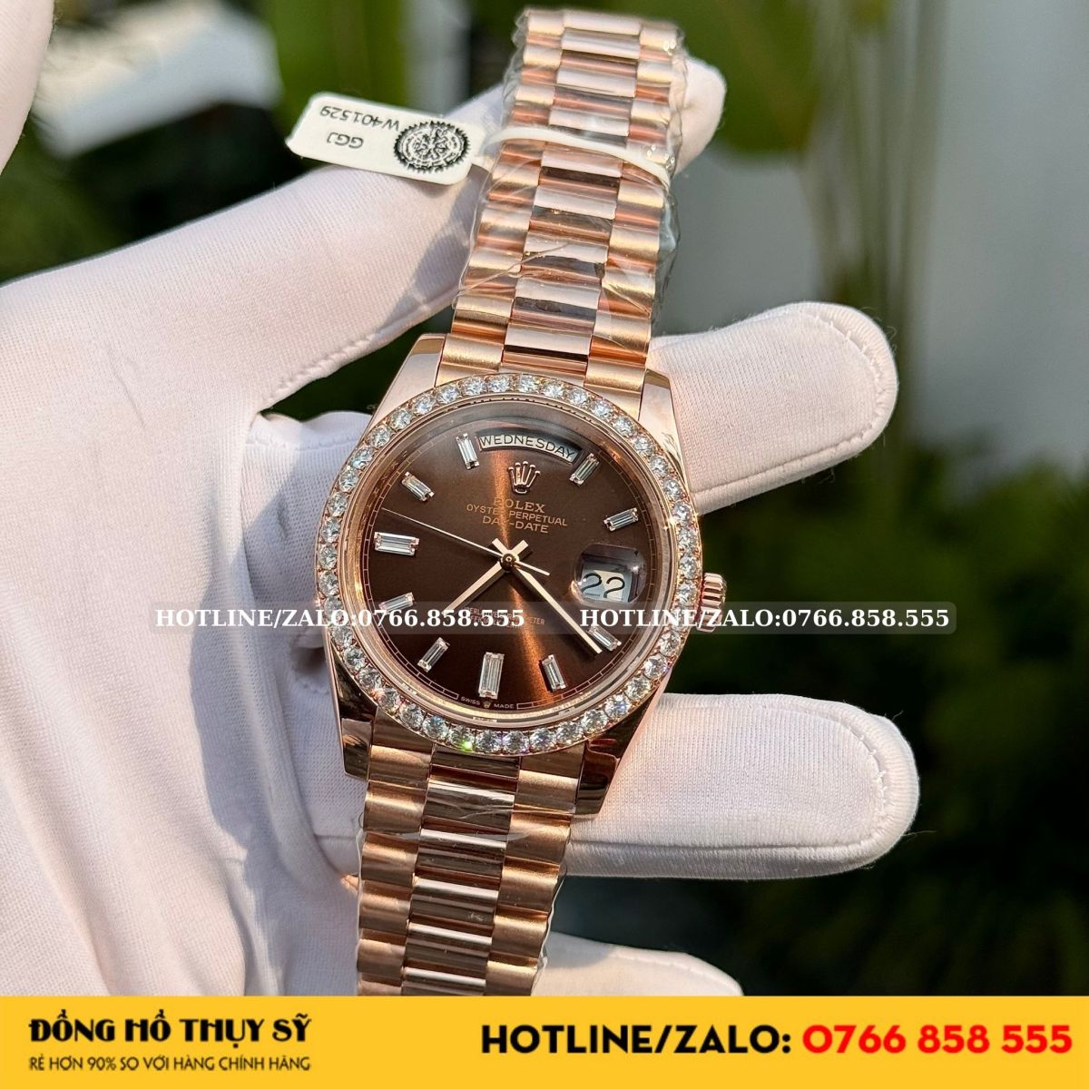 Biểu Tượng Của Sự Thành Công và Phong Cách của Rolex Daydate 228345RBR Bọc vàng Nặng 176g Độ Viền Kim Cương Moissanite
