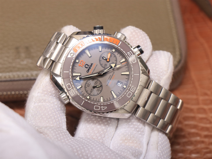 Tìm hiểu chi tiết mẫu đồng hồ Phiên bản OM Factory V4 Replica Đồng hồ bằng gốm màu xám Omega Planet Ocean Chrono với bản sao 9300