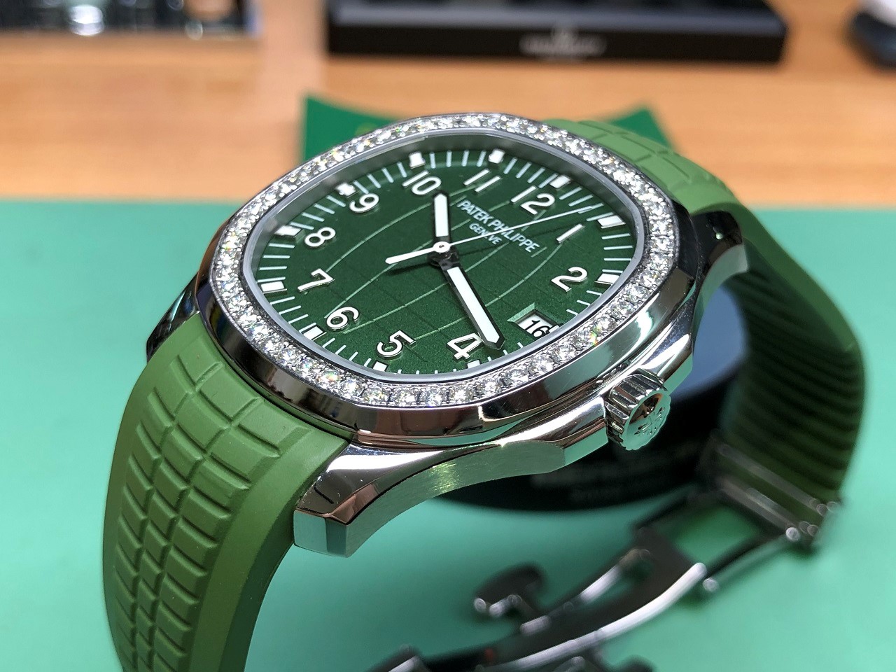 Top 5 mẫu đồng hồ Patek Philippe kim cương cực đắt giá