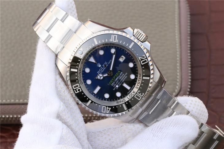 Vì sao nên chọn đồng hồ Rolex Deepsea Sea-Dweller D-Blue 116660 Replica